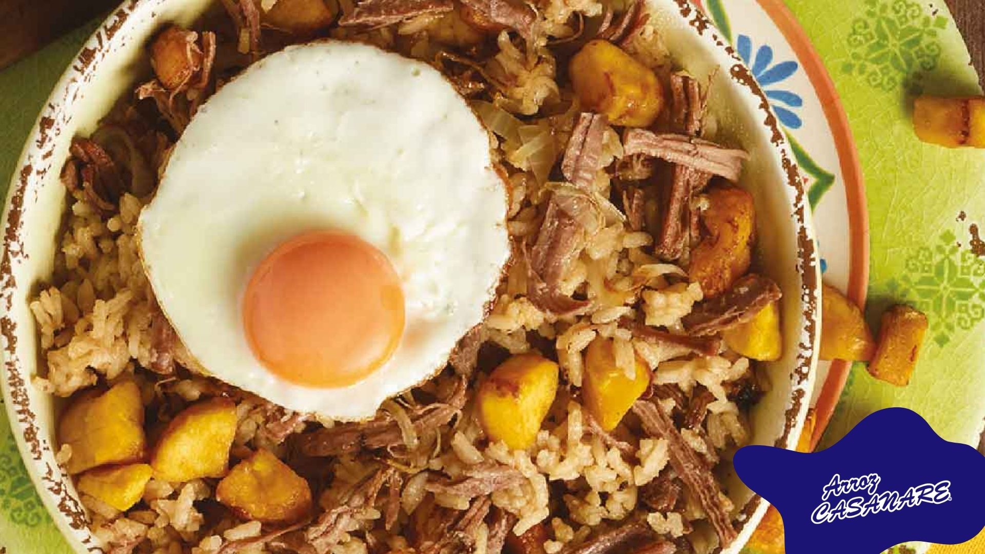 Calentado con arroz carne y plátano fácil y delicioso