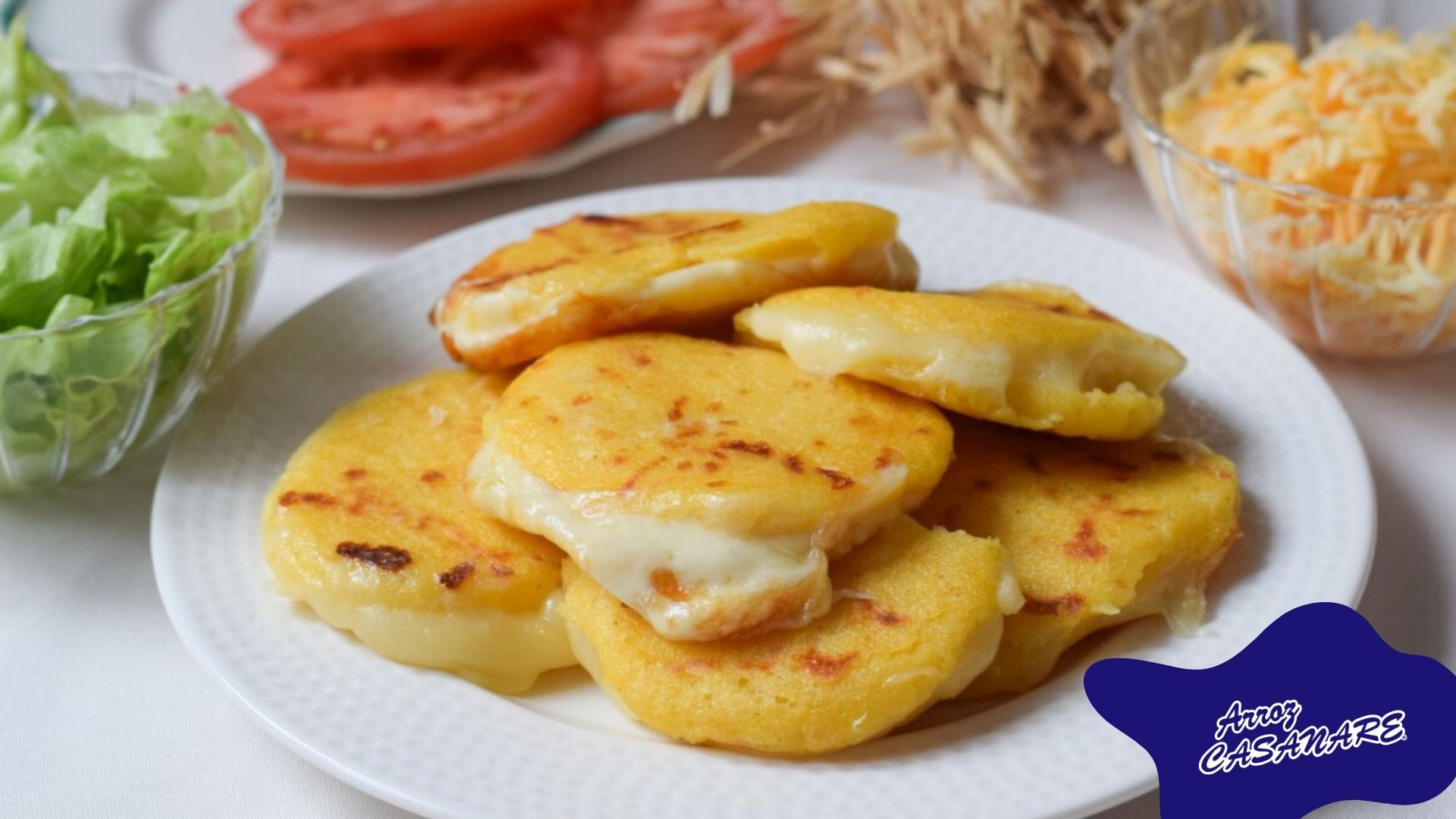 Arepas de arroz caseras con queso fáciles y rápidas