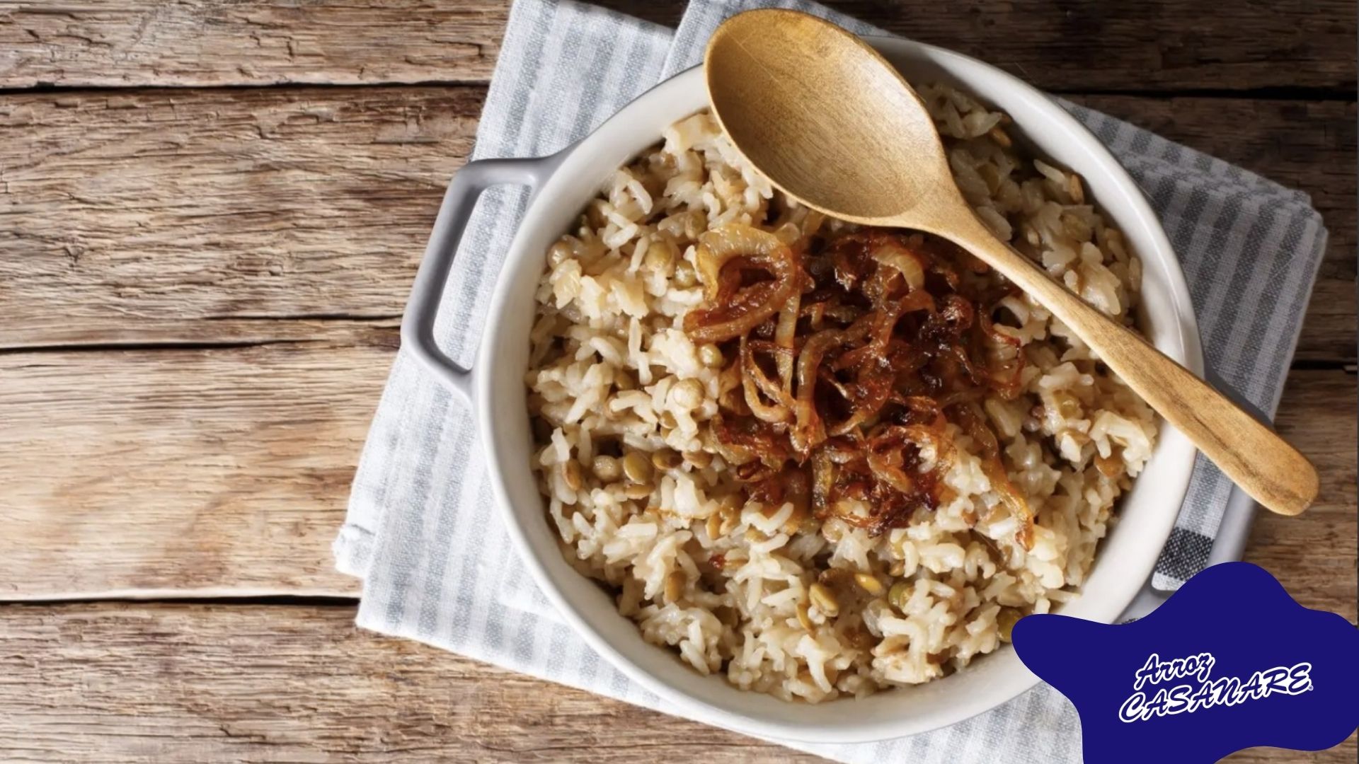 Arroz con lentejas y cebollas crocantes fácil y delicioso