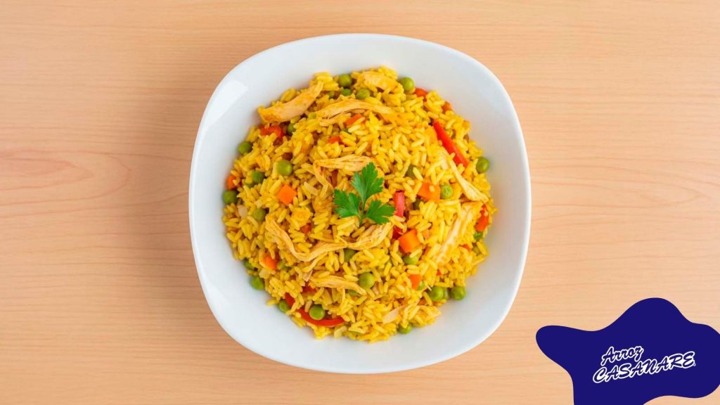 Arroz con pollo colombiano fácil y lleno de sabor