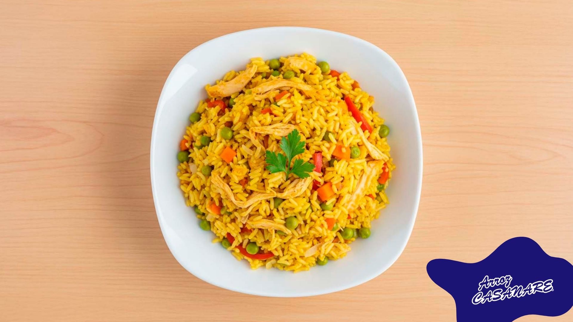 Arroz con pollo colombiano fácil y lleno de sabor